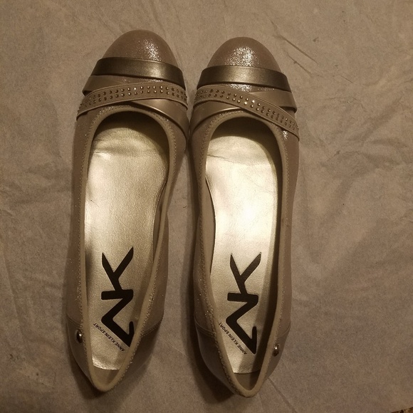 anne klein gray flats